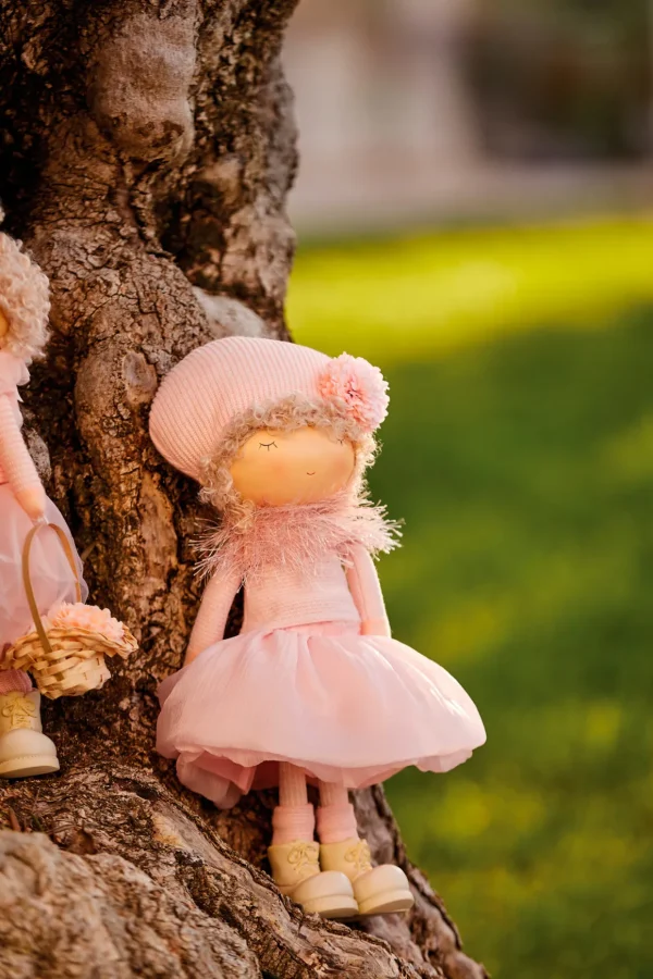 Bambola decorativa in piedi