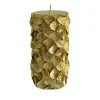 Candela cilindrica oro con petali scolpiti a rilievo, disponibile in diverse misure.