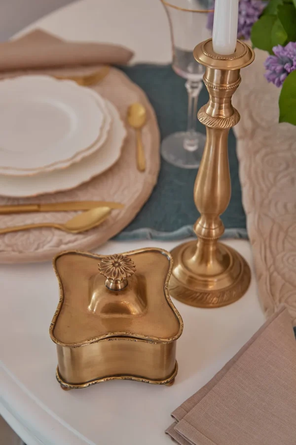 Candeliere a 1 fiamma in ottone con finitura in oro matto anticato lavorato a mano