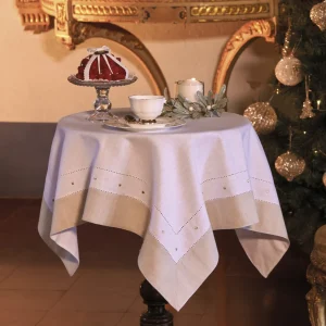 Centrotavola in lino con ricamo punto a giorno