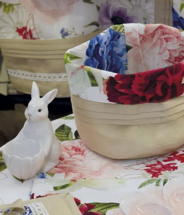 Coniglietto segnaposto decorativo in porcellana bianco con portauovo rosa