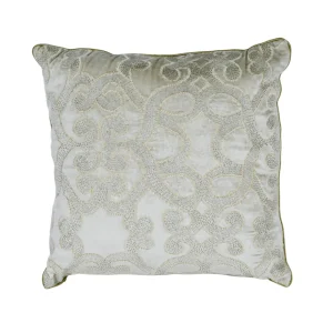 Copricuscino in velluto con ZiP lavorati con ricami e perline rientra nella linea Preziosa luxury home. Il copricuscino con ricami e perline u00e8 disponivile in diversi colori, perfetto per ogno living della tua casa.rnDimensioni: cm 45x45rnComposizione: 100% poliestere - Pack: BustarnN.b. Per l'imbottitura, l'anima all'interno, u00e8 possibile comprarla a parte, disponibile sul nostro sito.