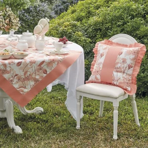 Cuscino arredo in lino e cotone con stampa floreale ed orlo a giorno