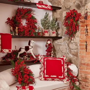 Cuscino du2019arredo con zip con doppio bordo applicato a quadri e filo lurex oro