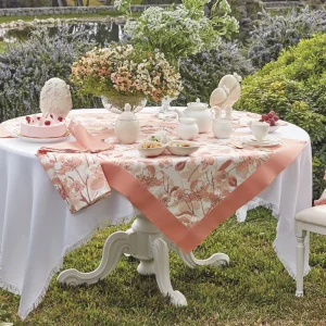 Runner in lino e cotone con stampa floreale ed orlo a giorno