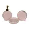 Set 3pz accessori bagno con lavorazione in rilievo disponibile in 3 varianti di colore