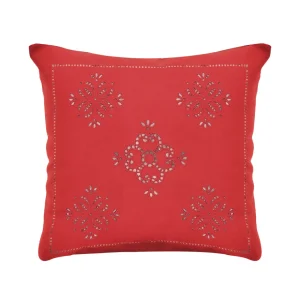 Tovaglia tinta unita rosso ricamata a mano.