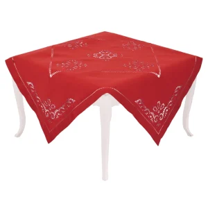 Tovaglia tinta unita rosso ricamata a mano.