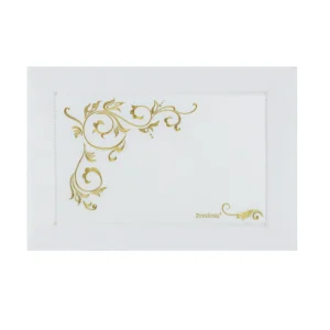 Tovaglietta ricamata con bordo applicato e orlo punto a giorno